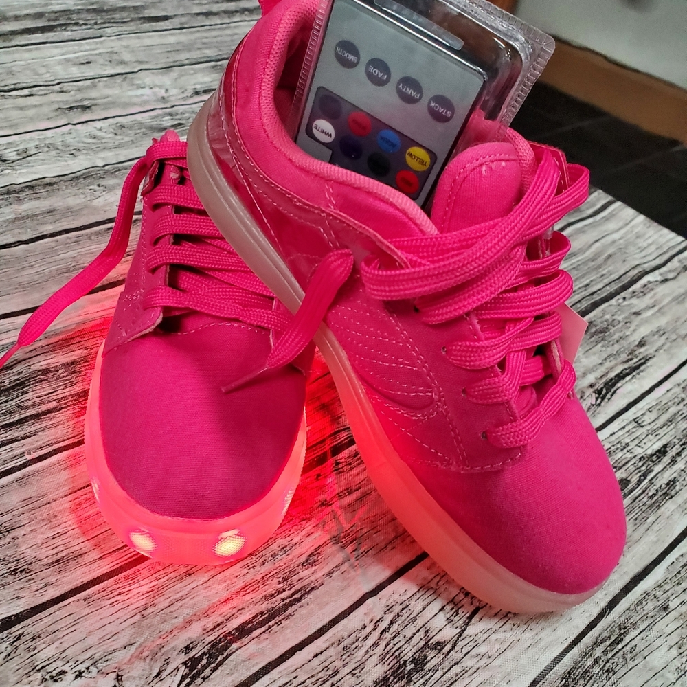 New Kids Pink Light Up Sneakers Flashing Shoes 4